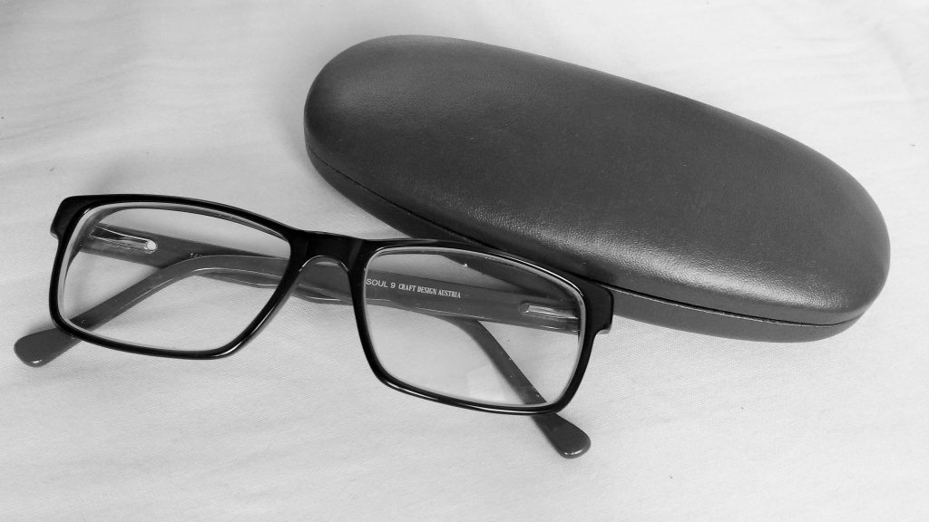 Perfect Glasses black and white case