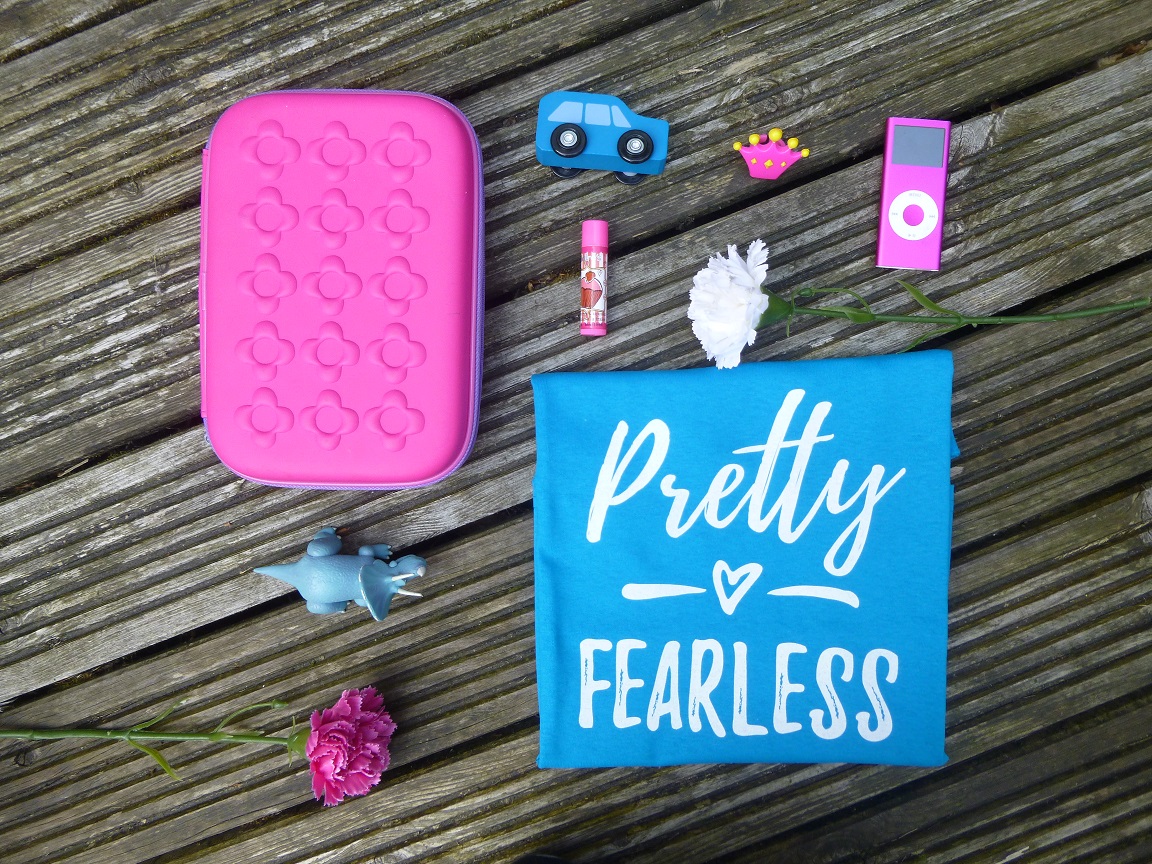 Lucy At Home T-Shirt Pretty Fearless Sapphire Flatlay