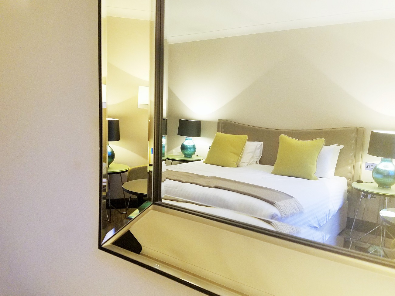 Royal Berkshire Hotel family room mirror reflection yellow cushions