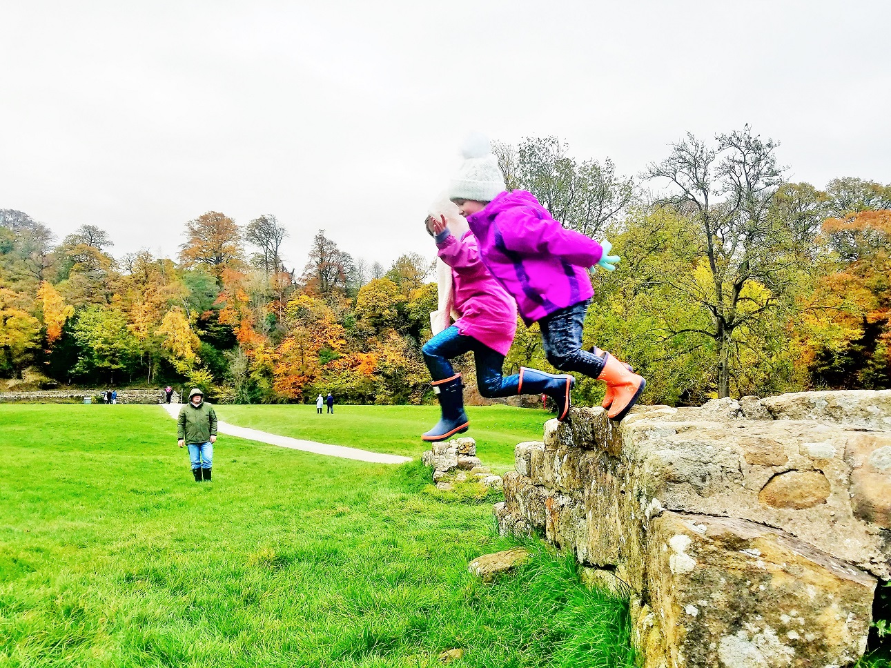 rewards and praise teach children through positive reinforcement - children jumping off a wall